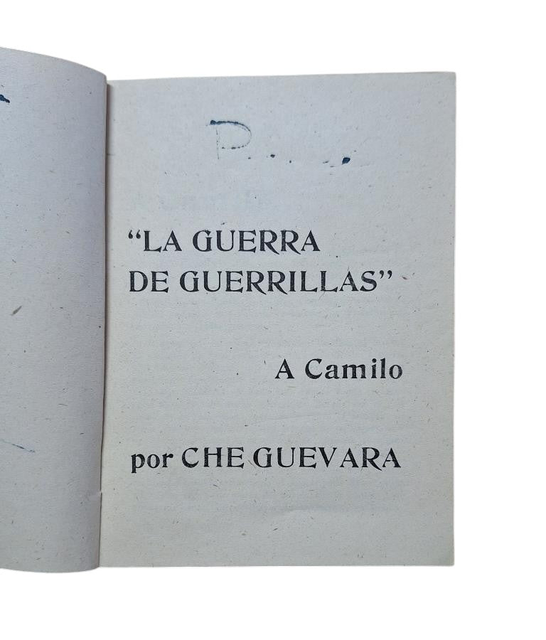 Che Guevara.- LA GUERRA DE GUERRILLAS (Primera edición, Dedicada)