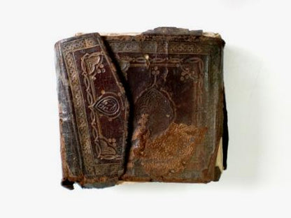 RESTAURATION D'UN LIVRE DE PRIÈRES ISLAMIQUE (XVIIe SIÈCLE)